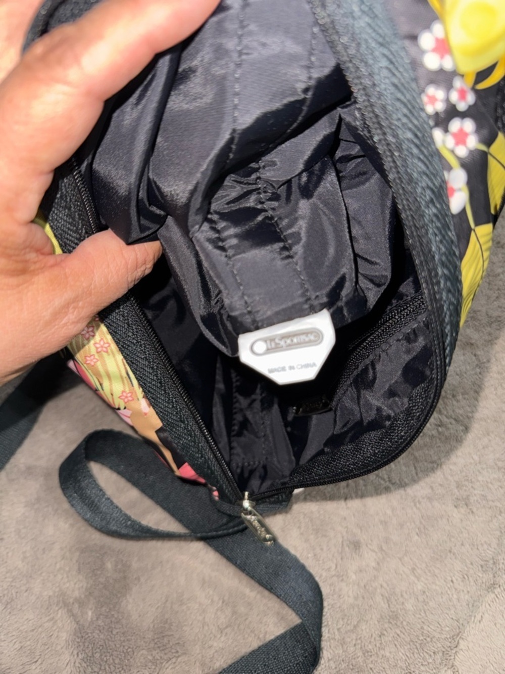 LeSportsac Hawaii Exclusive shoulder or crossbag featuring the Wahine Hula print - Picture 8 of 9